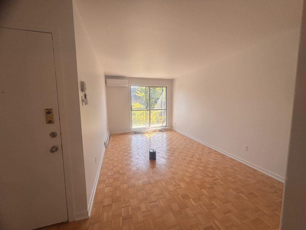 4 1/2 rue Front Longueuil disp immédiatement ac/stationnement | 3022133