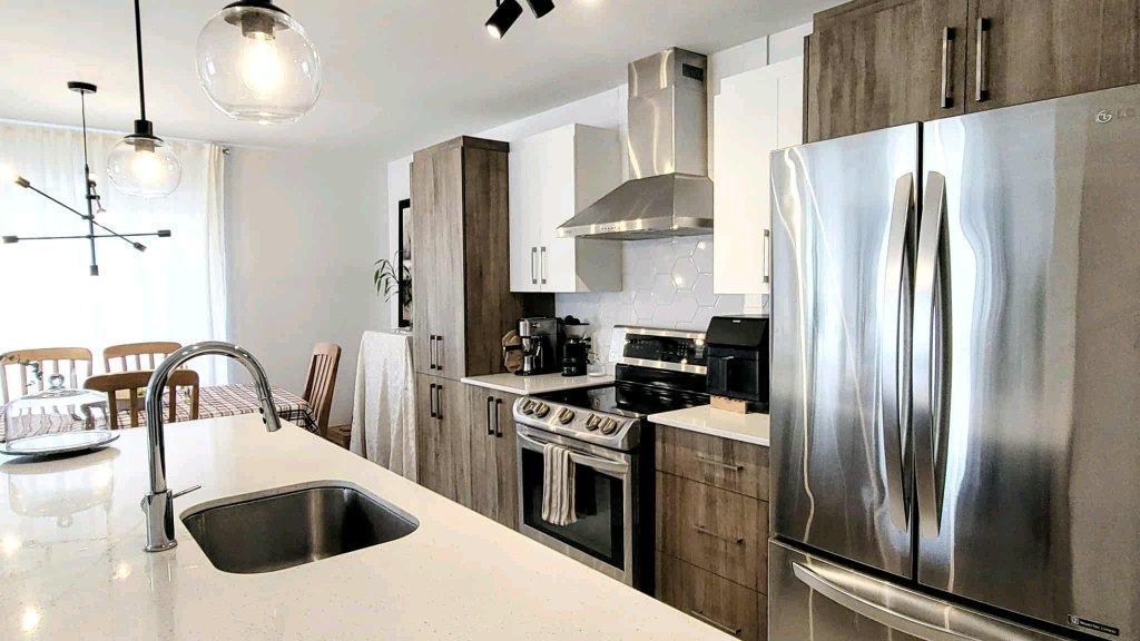Superbe 4 ½ propre et lumineux – Aire ouverte + Grande chambre king- Disponible pour Octobre | 3022136