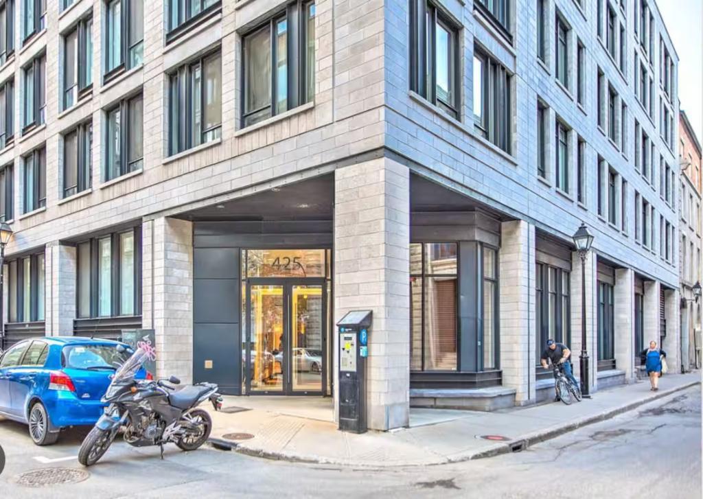 Condo 3 1/2 Vieux-Montreal Meublé Équipé Stationnement | 3022154