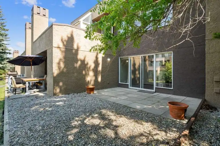 Rare  Townhome-Style Condo with No Upstairs Neighbours, Heated Parking Stalls & | 7 - 203 Village Terrace Southwest, Calgary | 3047541