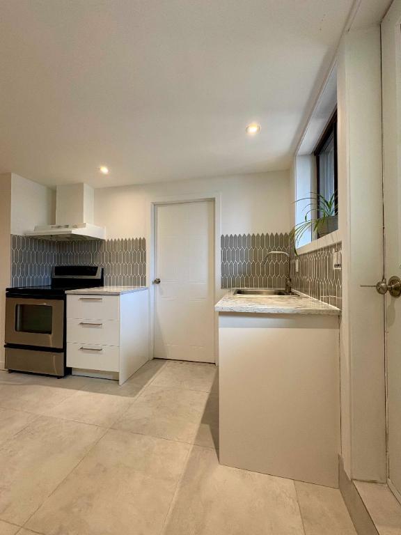 3 1/2 Villeray - (Electros inclus) - Bachelor | 3023555