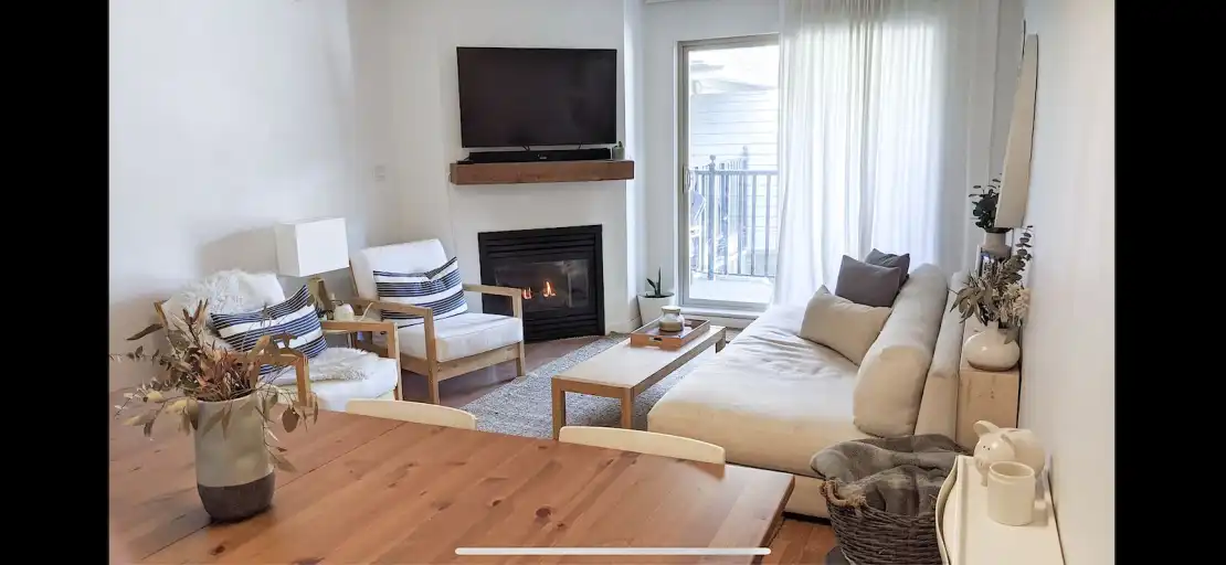 1 bed, 1 bath top floor downtown Squamish | 38003 2 Avenue, Squamish | 3023798