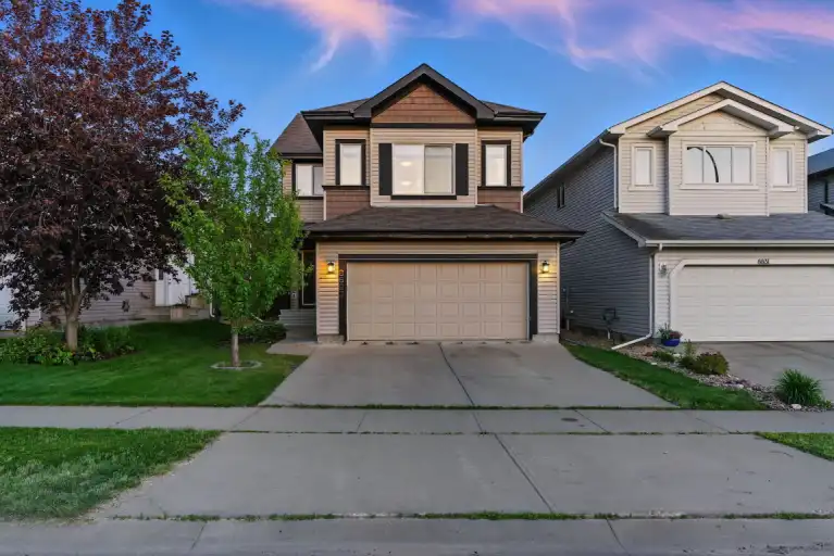 Short Term Rental - 4-Bdrm Home w AC, Modern Upgrades & Spacious Living | 8827 180 Ave NW, Edmonton | 3023843