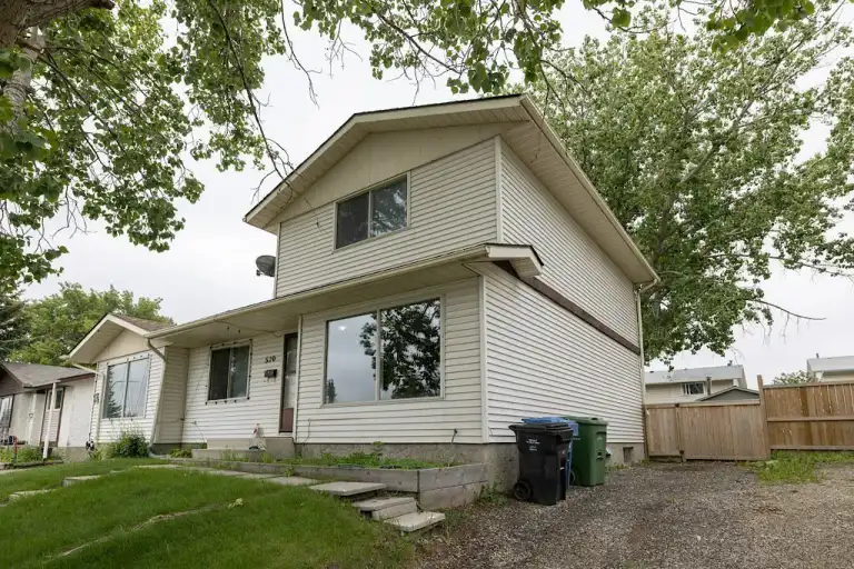 Updated 3 Bedroom Duplex on Quiet Street | 520 Aboyne Crescent Northeast, Calgary | 3023879