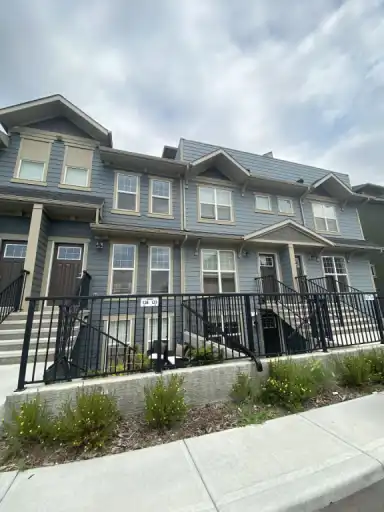 Modern 1 Bedroom Townhouse LOWER Garden Unit | 449 Cranbrook Square Southeast, Calgary | 3023881