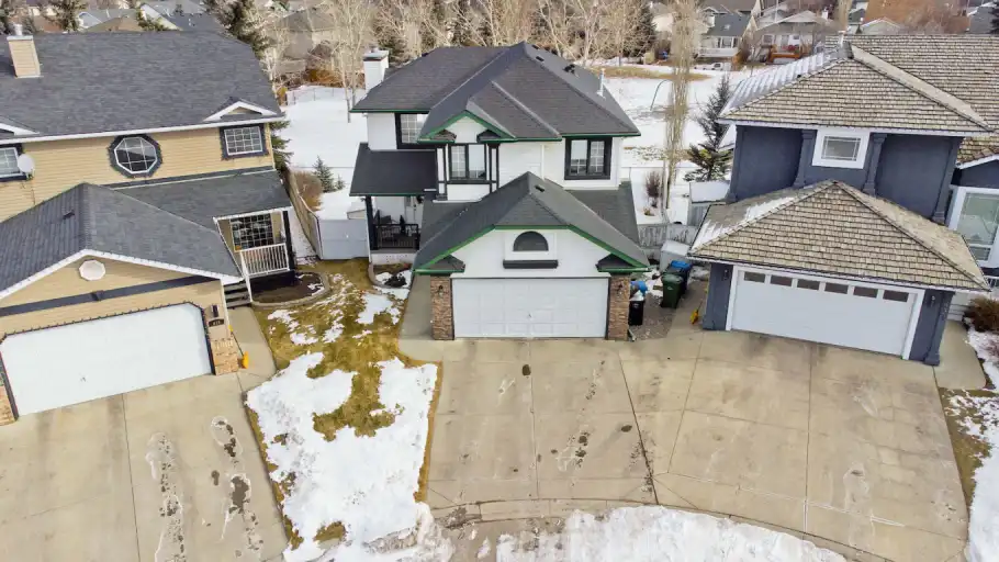 Spacious 1 Bedroom Walkout Suite (Big Windows, Lots of Light) | 435 Douglas Ridge Mews Southeast, Calgary | 3023888