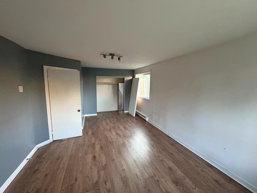 Très grand 4 1/2 à Longueuil | 3024954