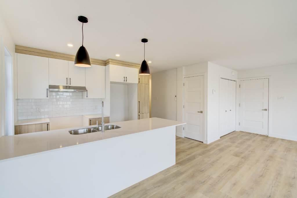 5 1/2 neuf, Les Coteaux, TRIPLEX ! JUIN - JUILLET 2025 rue Lippée | 3024970