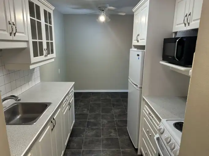 Plaza 2000 | 15105 121 Street Northwest, Edmonton | 3025220