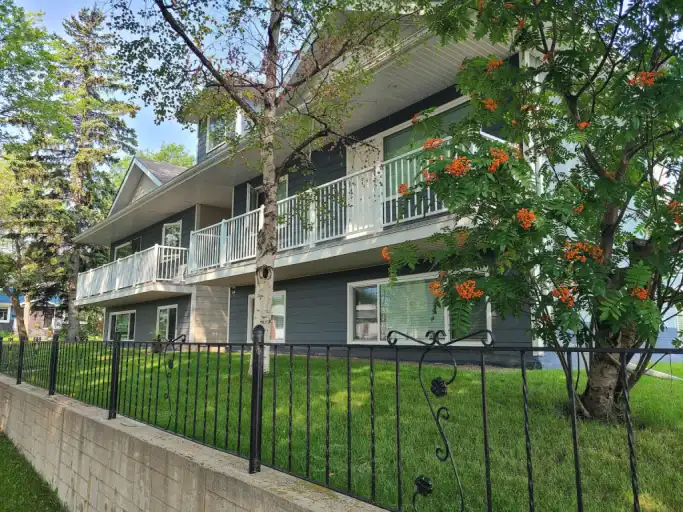 Beautiful renovated 3 bed unit (fourplex) w/huge windows. Avail October 1 2025. | 7920 101 Avenue Northwest, Edmonton | 3025248