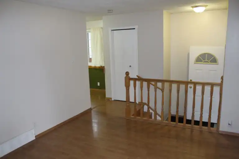 Mayland Main Floor - Utilities Included! | 1431-18a Street N.E., Calgary | 3025261