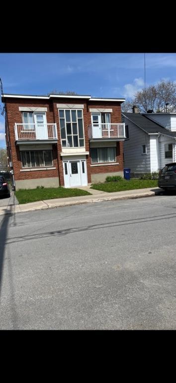 Grand 3 1/2 à louer | 3029758