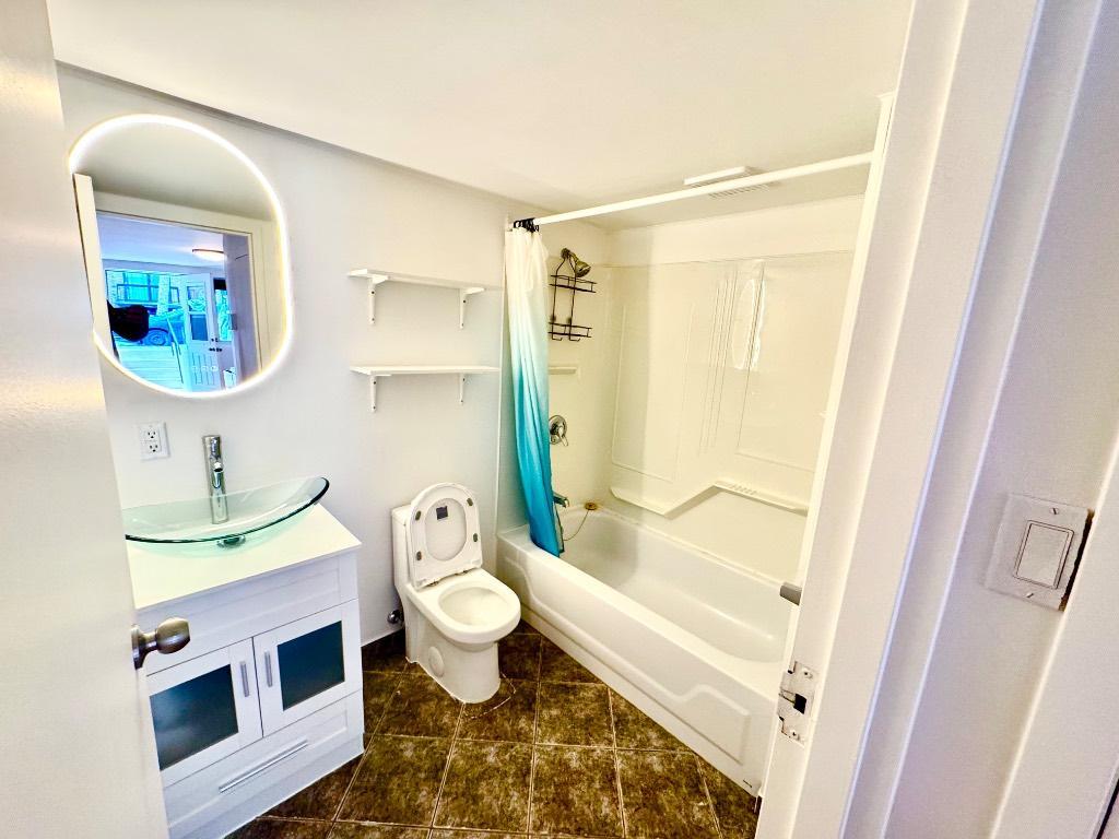3 ½ modernisé en demi-sous-sol – électros NEUFS – | 3029774