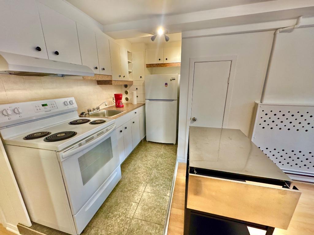 3 ½ modernisé en demi-sous-sol – électros NEUFS – | 3029774