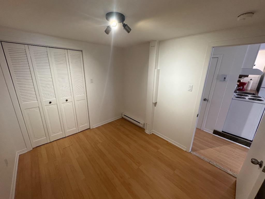 3 ½ modernisé en demi-sous-sol – électros NEUFS – | 3029774