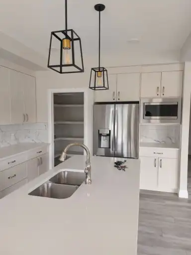 Ultramodern 4+1 Bedroom in a Cozy Neighborhood + Air Conditioning | Edmonton | 3030157