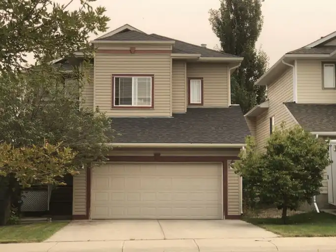 Sunny 2nd Floor 1Bd 1Bth Full Unit wt Kitchen, Living RM Across Shopping Center | Calgary | 3044729