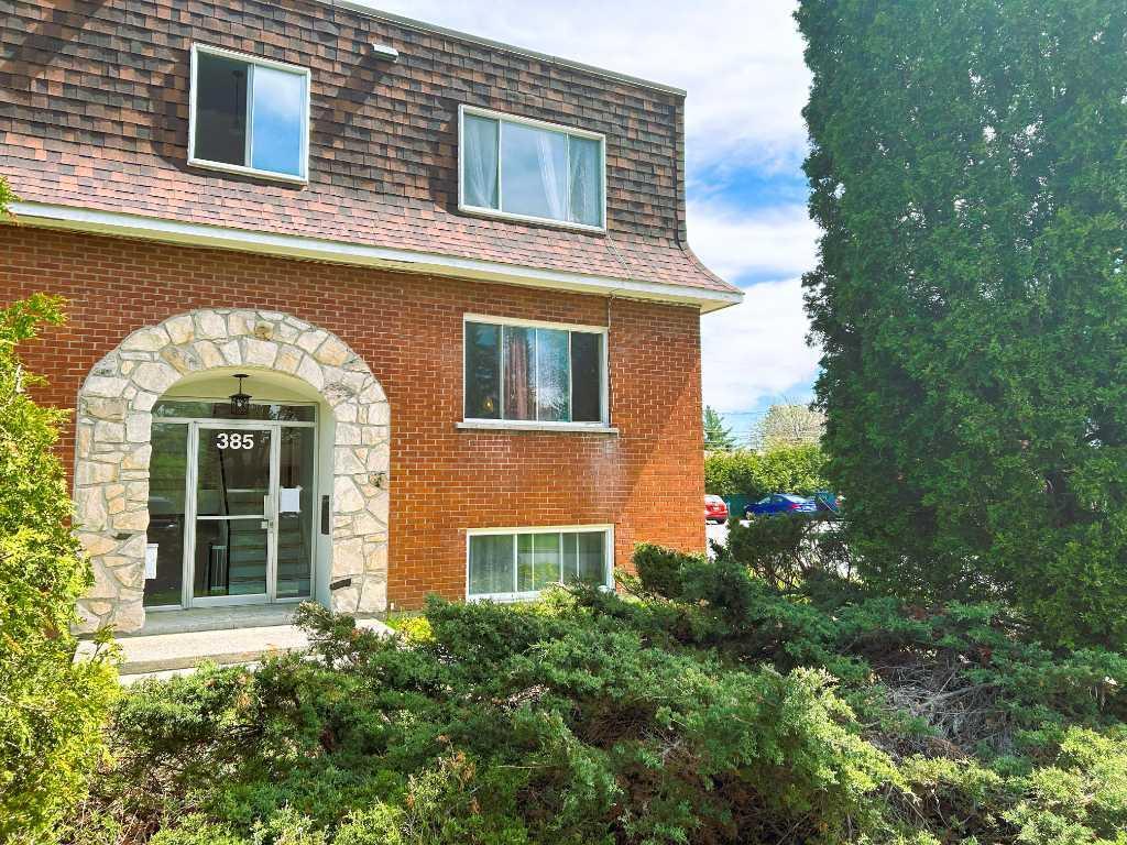 Beau 4 1/2 avec grand stationnement | 3032135
