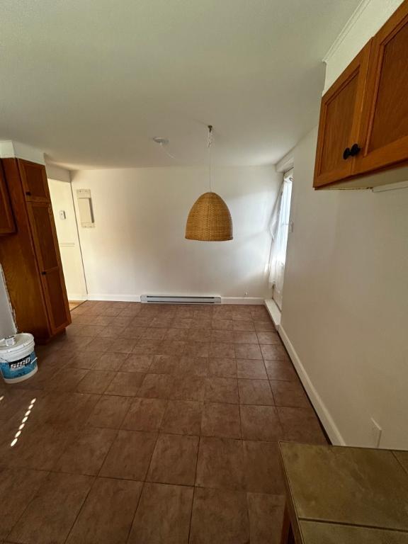 Beau 4 1/2 avec grand stationnement | 3032135