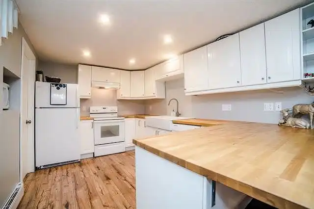 Clean and cozy one bedroom basement suite with laundry is ready | 14532 21 Street Northwest, Edmonton | 3032497