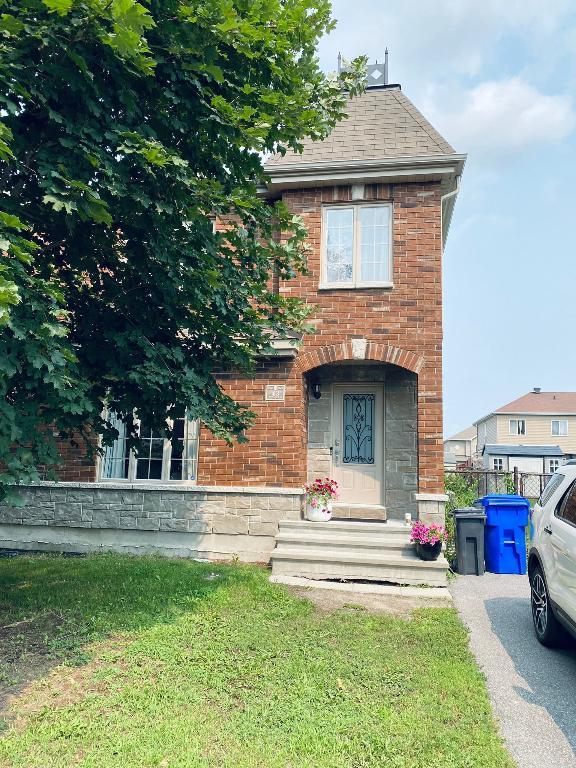 Semi Détaché à Louer Totalement repeint | 3032549