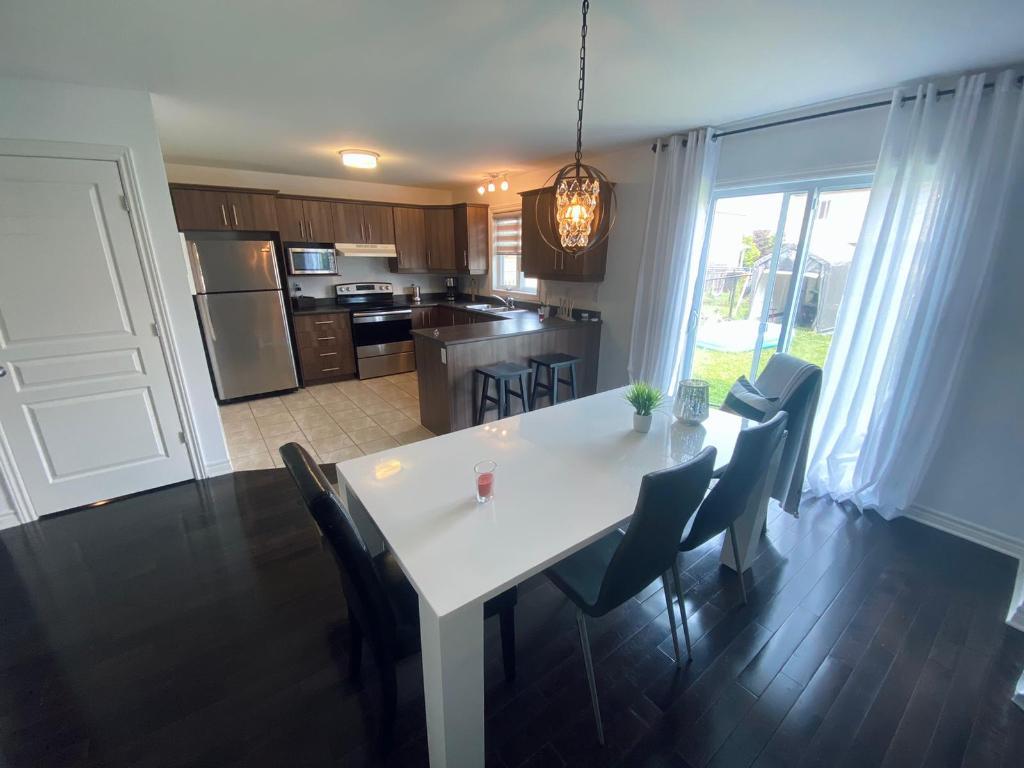 Semi Détaché à Louer Totalement repeint | 3032549