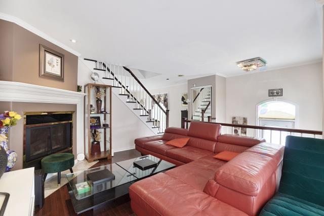 Superbe maison de ville, proche de tout! | 3032559