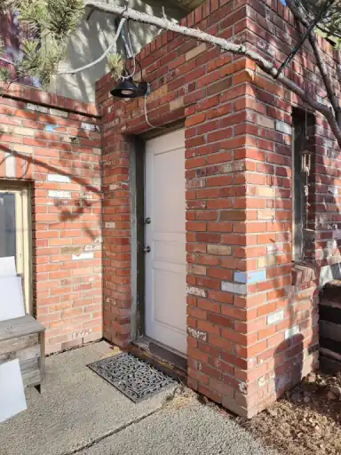 Bright Bedroom for Sublease – Banff Trail, Calgary | 2416 21 Street Northwest, Calgary | 3032799