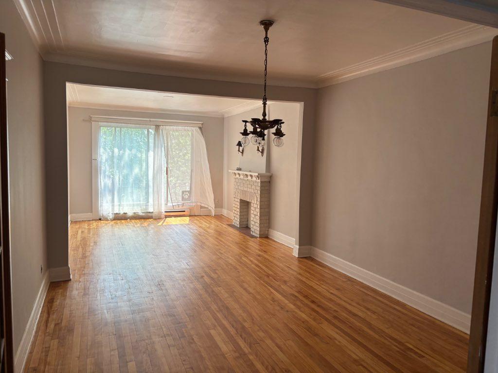 WESTMOUNT ADJ. 5 1-2. 1200 PIEDS CARRE ,GRAND LOGEMENT ,HAUT PLAFOND DE 9 PIEDS HAUTEUR 3 CHAMBRES INCLUANT ENTREE DE LAVEUSE ET SECHEUSE | 3033101