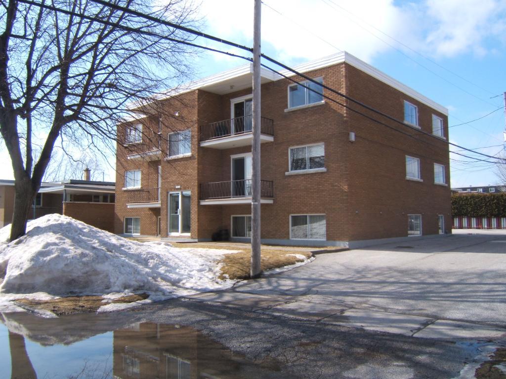 Grand 5 1/2 pieces rue Decelles a St- Haycinthe, libre pour le 1 er Décembre 2025 | 3033964