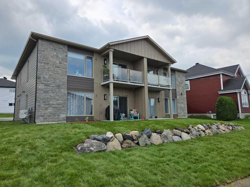 ✨ 4 ½ style condo haut de gamme – Warwick – Disponible maintenant ✨ | 3033968