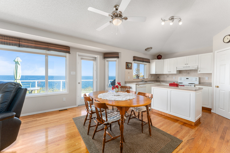 Lakefront 2 Bed, 2 Bath (Can be furnished) | 912 2 Avenue, Cold Lake | 3034565