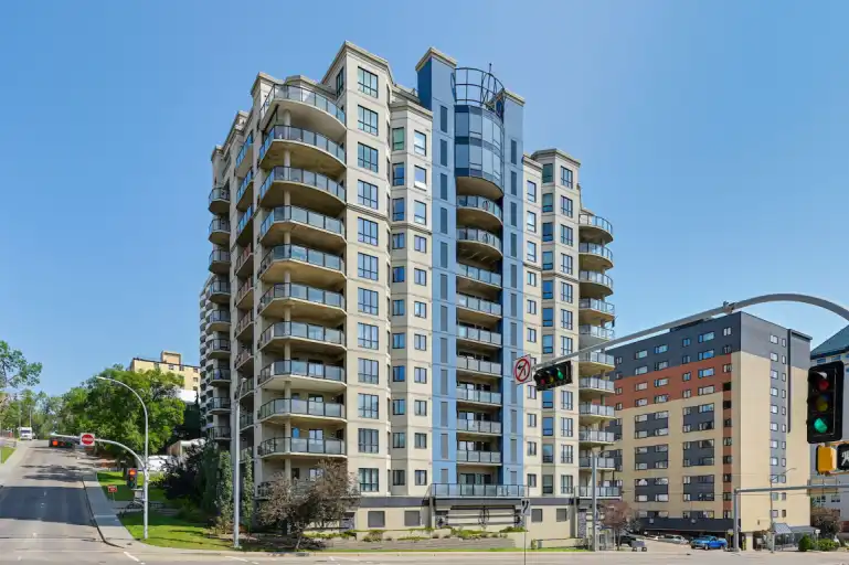 Downtown Edmonton Room Available | 302 - 9707 106 St NW, Edmonton | 3034567