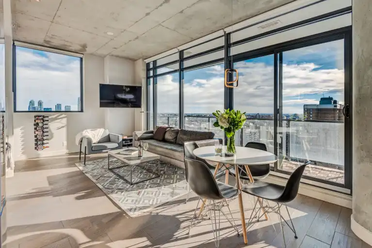 EXECUTIVE 2 BEDROOM AT 6TH & TENTH | 1010 6th St SW, Calgary | 3048432