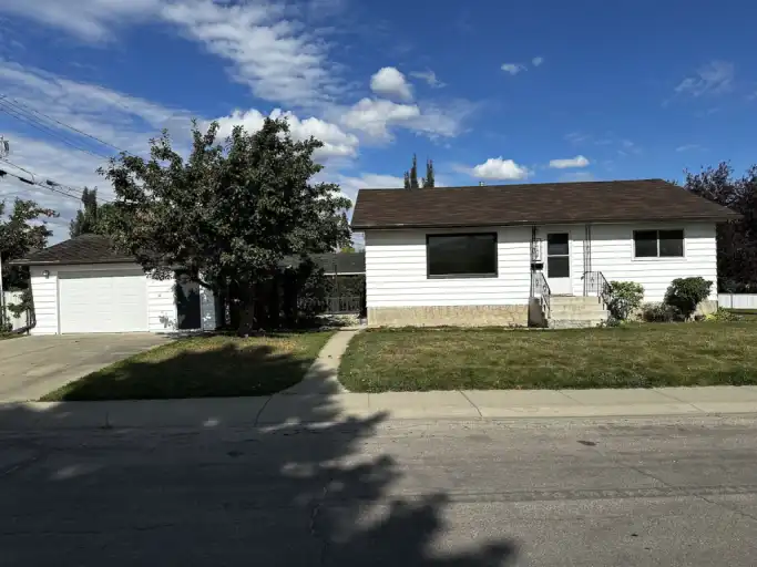 Renovated 3 bdr + den, 2 Washroom, full house | 4004 106 Avenue Northwest, Edmonton | 3046600
