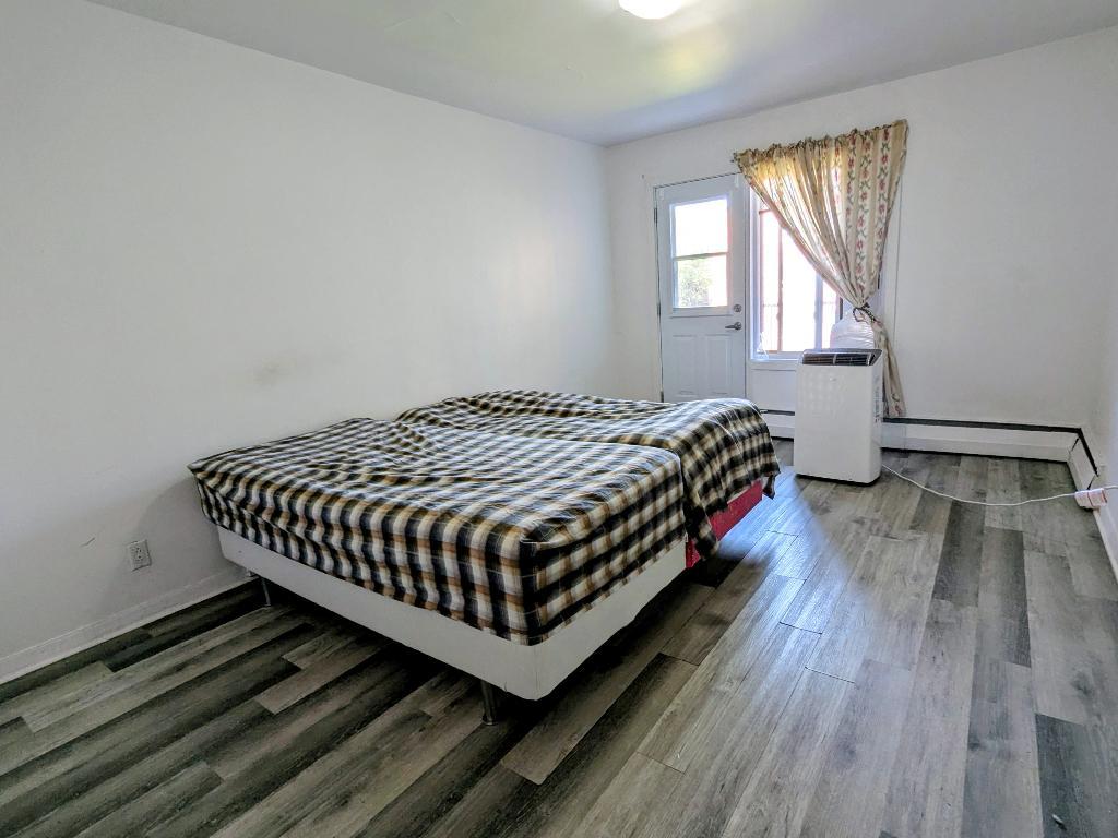 A Spacious One-Bedroom Apartment for Rent in A Quiet Low-rise Building | 3035686