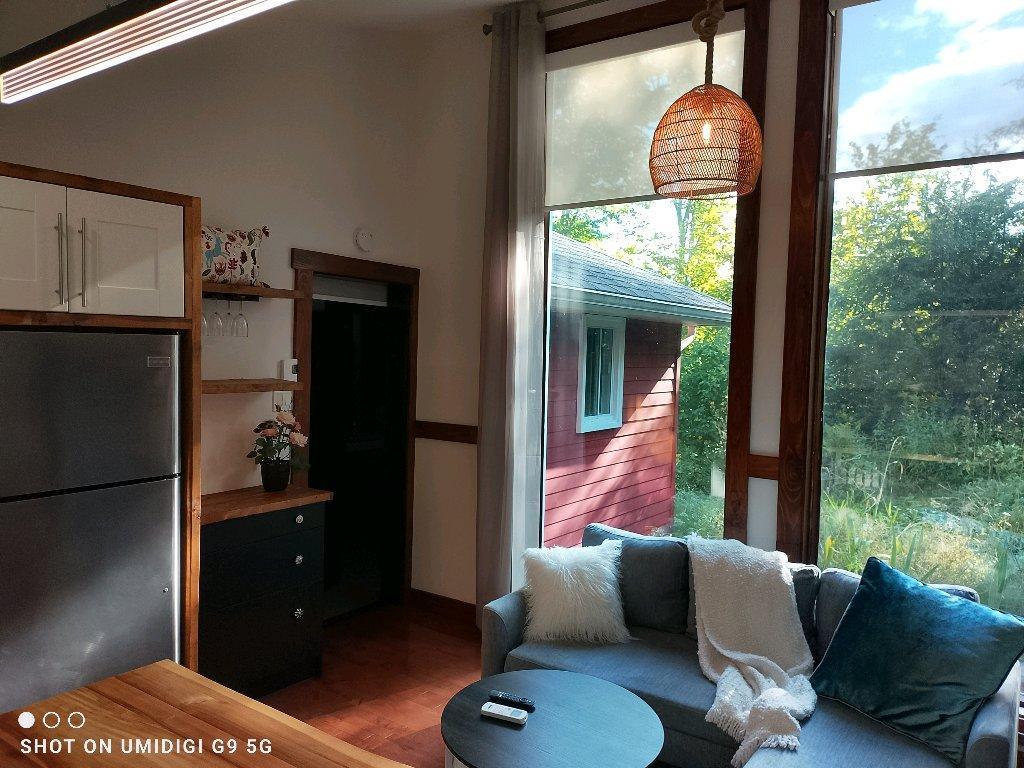 Élégant 3 1/2 rénové, tout inclus, meublé, bord de lac, style scandinave/boreal | 3037878