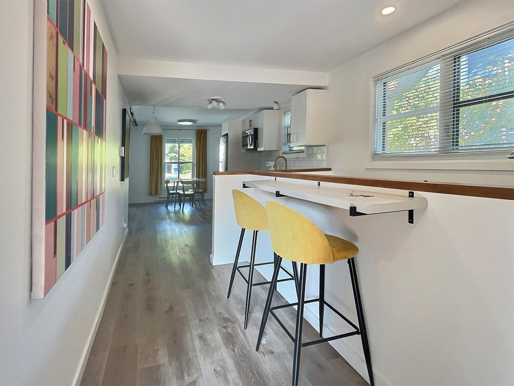 Appartement sur 2 étages près de tout les commodités | 3035698