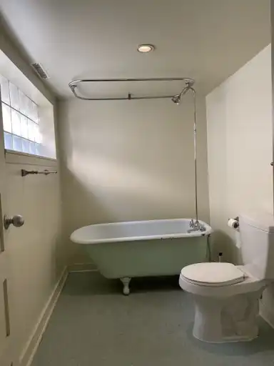 Charming 1 Bedroom Basement Clawfoot Tub plus 25% Utilites | B - 11625 94 Street Northwest, Edmonton | 3036006
