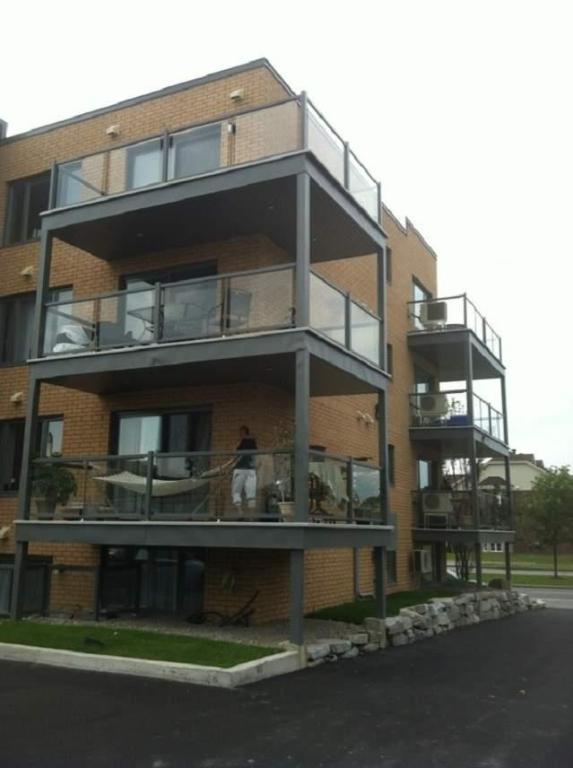 2 CH - 1 SDB - Longueuil - $1,425 /mo | 3036071