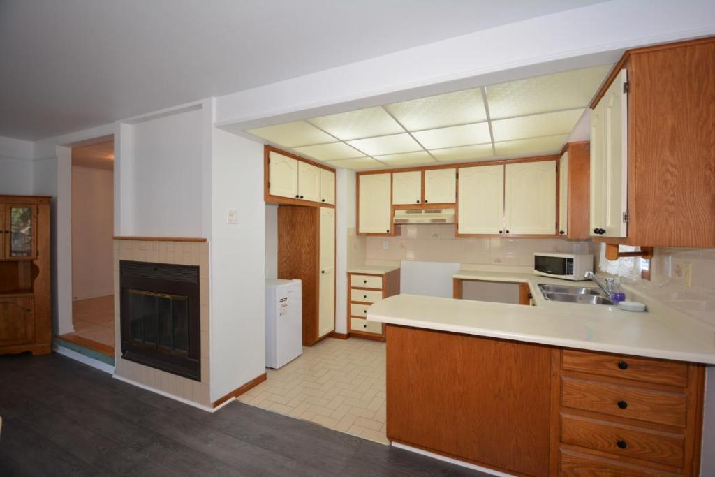 LIBRE -- Magnifique et grand 4 1/2 semi-meublé à Anjou | 3036098