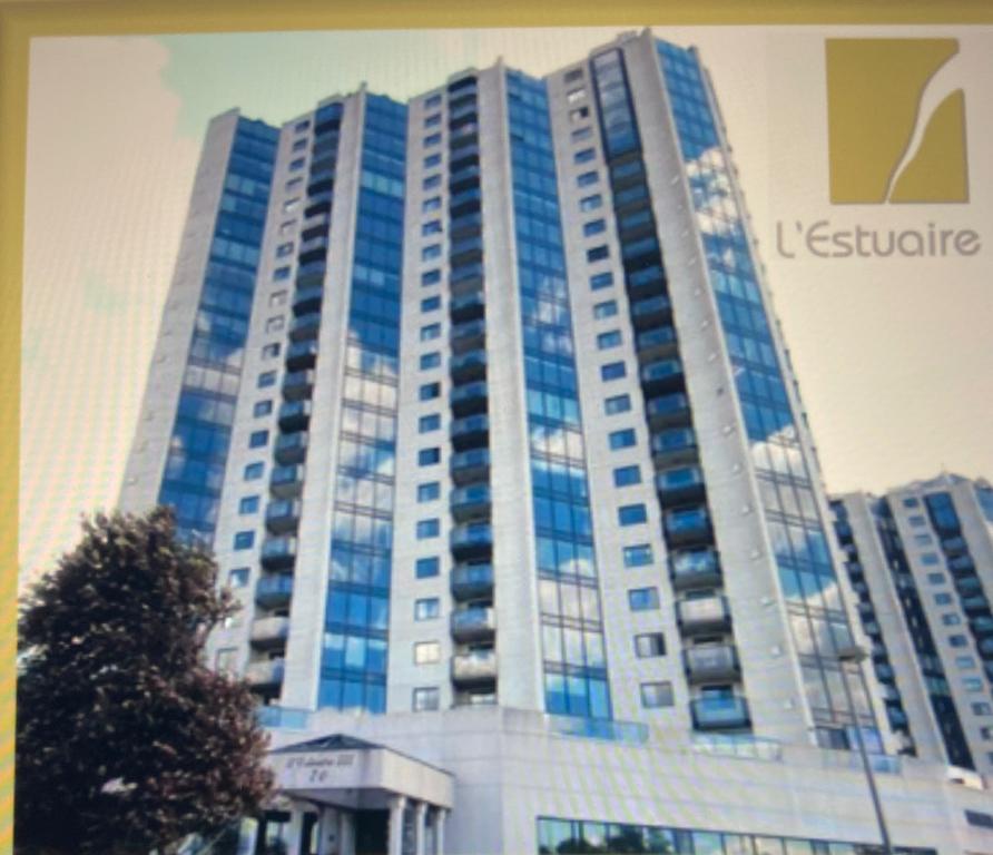 CONDO DE PRESTIGE À LOUER | 3036399