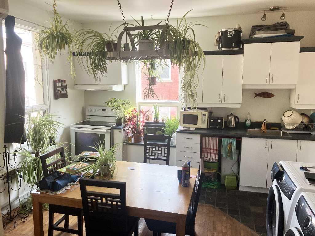 Appartement, très grand 5 et demi avec 3 chambres fermées. | 3037465