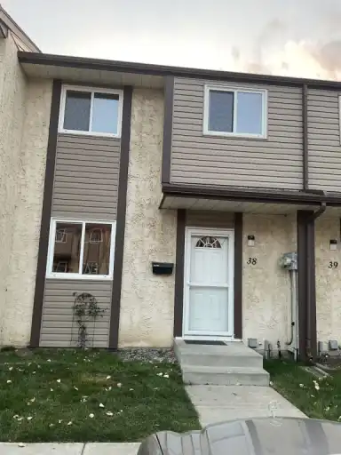 Cozy 3 bedrooms townhouse for rent | 38 - 10453 20 Avenue Northwest, Edmonton | 3037800
