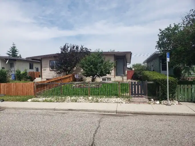 3 Bedroom Main Floor in Bowness NW | 67 St NW, Calgary | 3037819