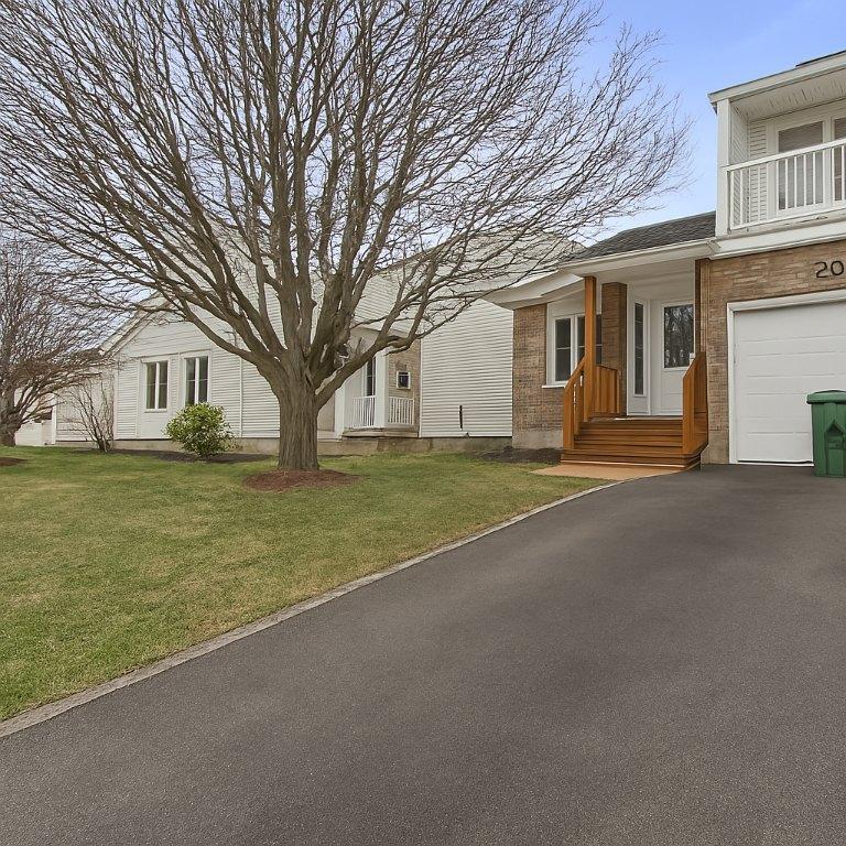 Apartment CA$1,675 /mo - UNIQUE SUR LE MARCHE. APPARTEMENT/CONDO AVEC GARAGE CHAUFFE ET GRANDE COUR ARRIÈRE. | 3037887