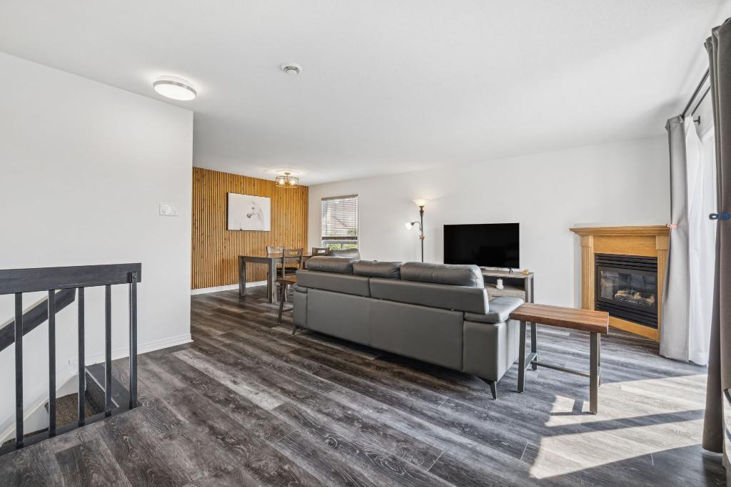 Condo meublé, chauffé-éclairé,rénové. | 3037910