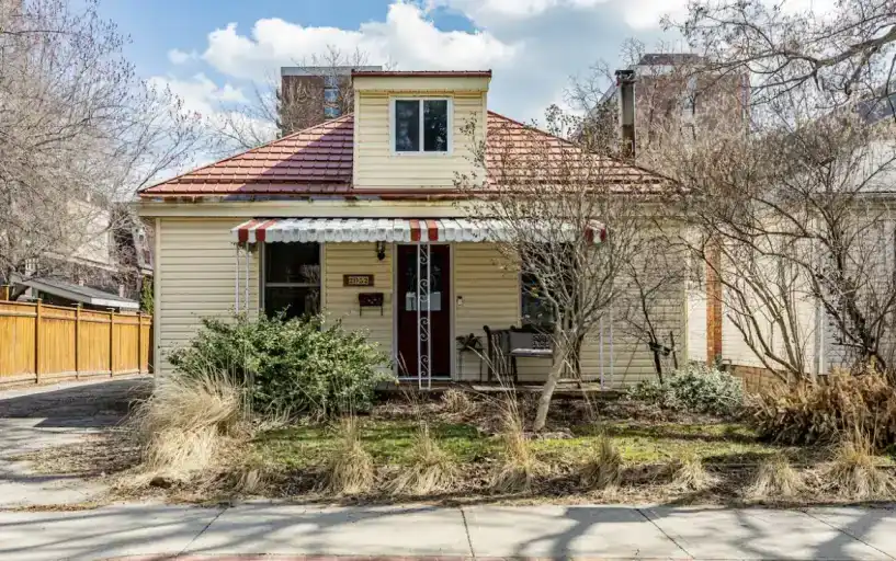 Bright Newly Renovated 3 Bedroom house | 2052 Caroline Street, Burlington | 3037981