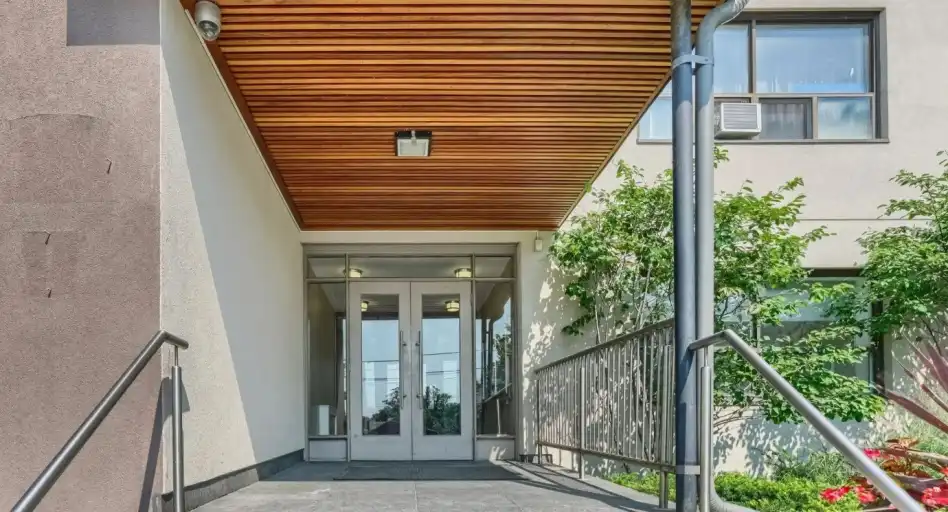 1150/1200 Kingston Road | 1200 Kingston Road, Toronto | 3042490