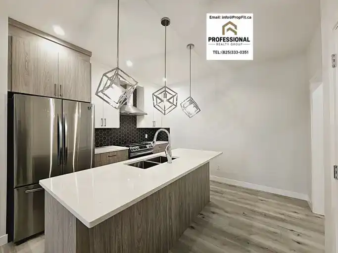 Stunning and Modern 3-Bedroom Family Home, Double Garage Included! | 8020 Kiriak Link Southwest, Edmonton | 3046941